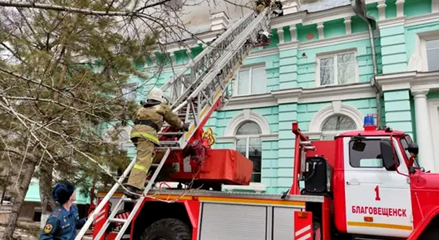 «Восприняли как первоапрельскую шутку»: врачи из Благовещенска об операции во время пожара